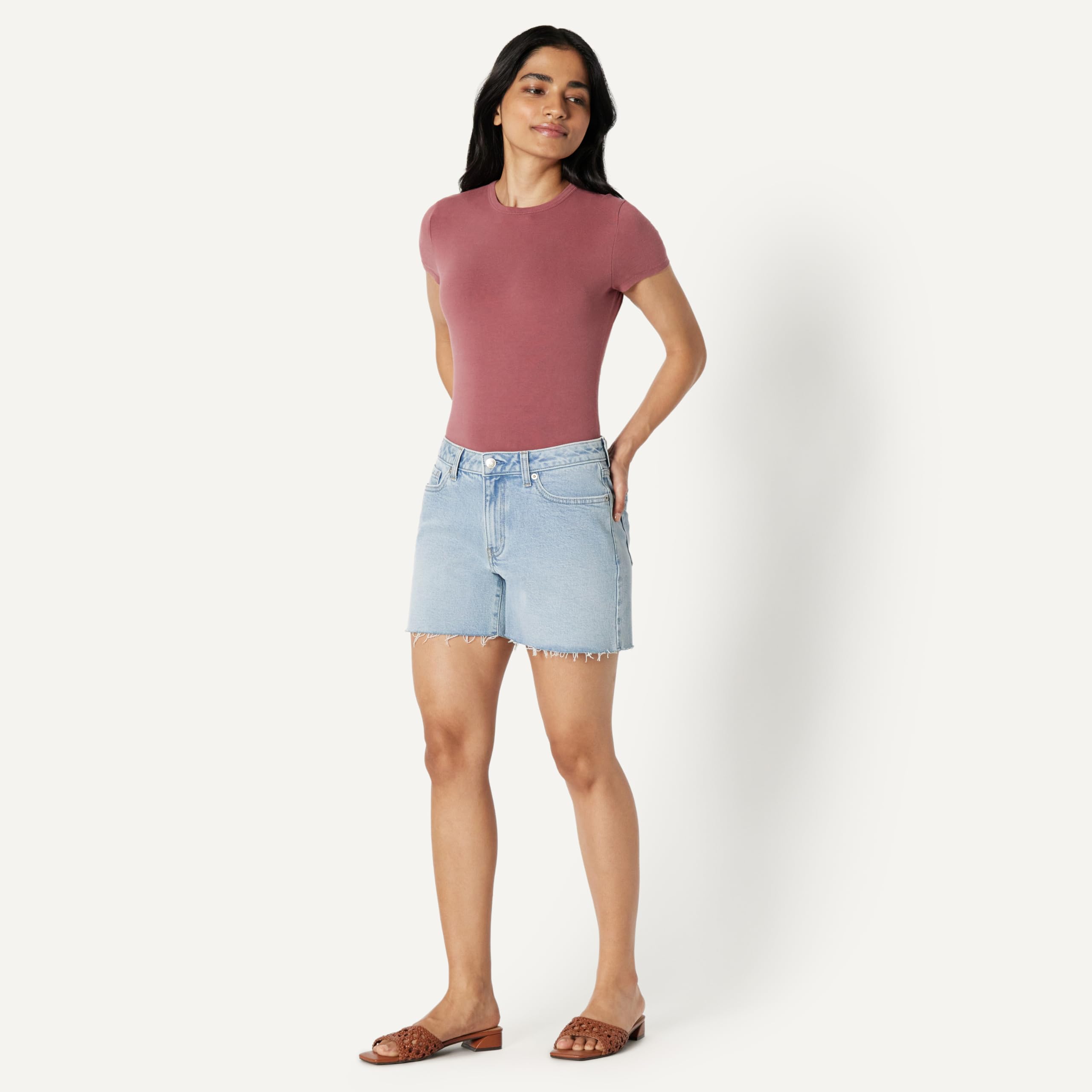 Amazon Essentials Women's Low Stretch Mid-Rise Regular-Fit Jean Short