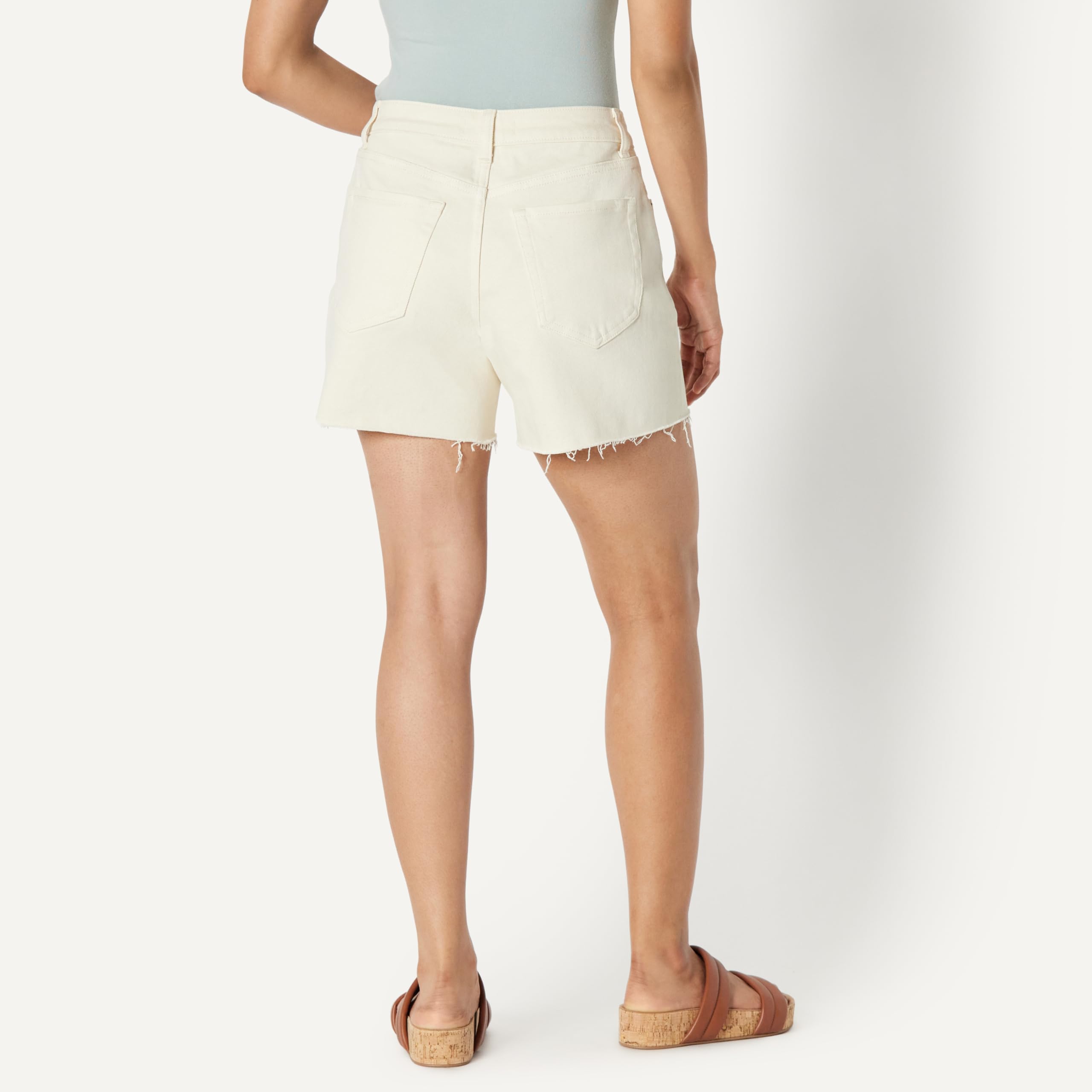 Amazon Essentials Women's Low Stretch Mid-Rise Regular-Fit Jean Short