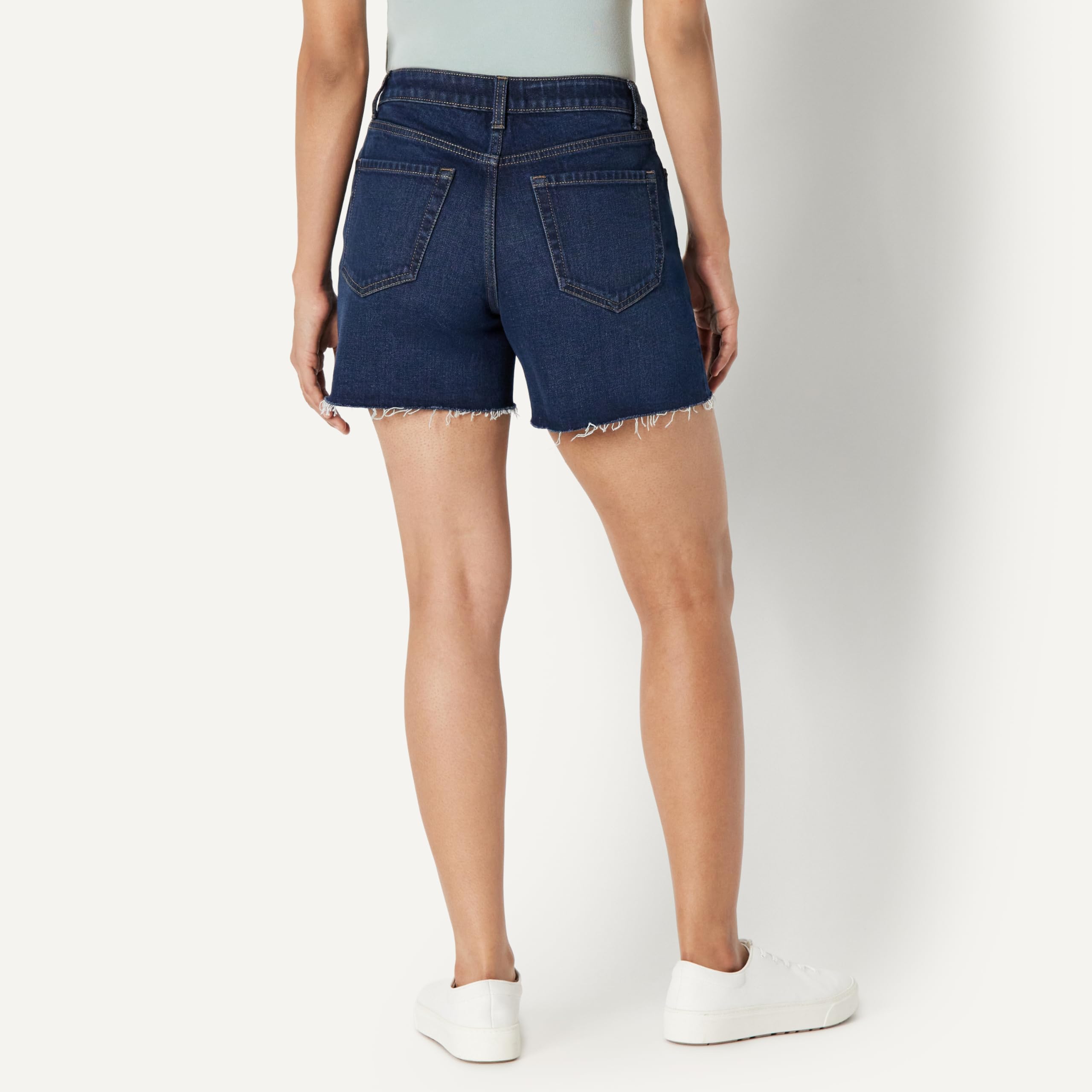 Amazon Essentials Women's Low Stretch Mid-Rise Regular-Fit Jean Short