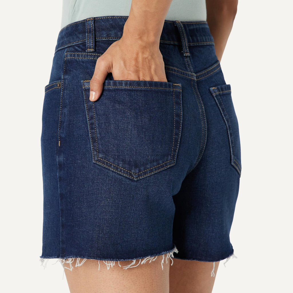 Amazon Essentials Women's Low Stretch Mid-Rise Regular-Fit Jean Short