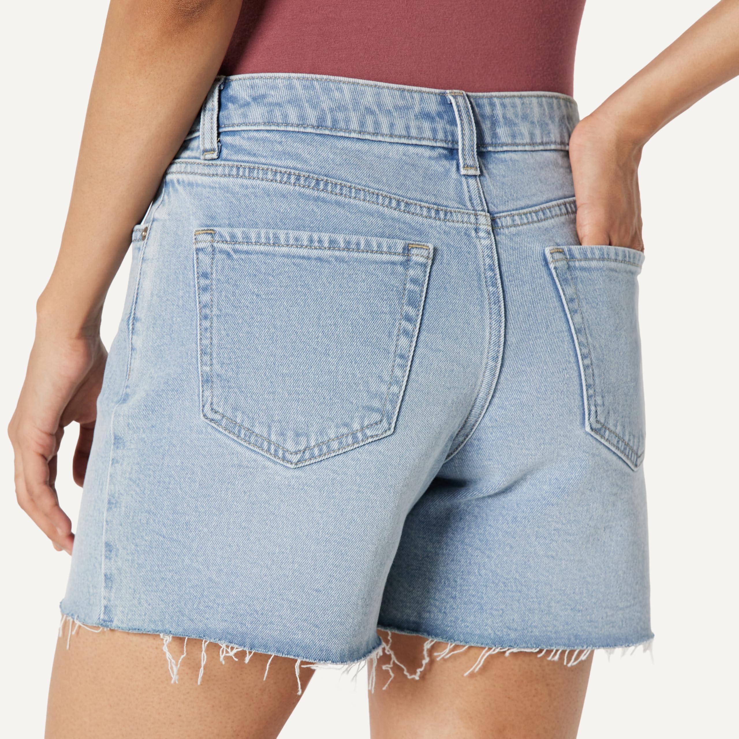 Amazon Essentials Women's Low Stretch Mid-Rise Regular-Fit Jean Short